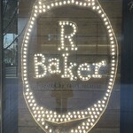 R Baker - 外観