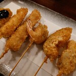 Kushikatsu Ryourikatsu - 令和5年12月
                      ランチタイム(11:00〜15:00)
                      平日のお得な日替わり定食 税込1000円
                      オススメ串6本(コンニャク、タコ、かぼちゃ、海老、ヤングコーン、豚肉)、ご飯、赤出汁、サラダ