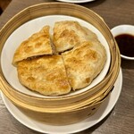 四川 郷土菜 シャンバァロウ - 牛肉入り焼マンジュ（牛肉煎餅） 1ヶ650円