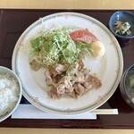 Kai - 料理写真:ヘルシー生姜焼き定食 （サラダ，ごはん，味噌汁，香の物）　１１８０円　(2023/12)