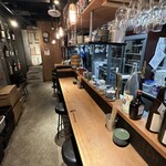 酒場ニホレモ - 店内(１階。2階はテーブル席)［by pop_o］