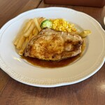 ロイヤルホスト 高崎駅前店 - ポークロースステーキ定食 メニューの写真は肉2枚        実際は1枚 180グラム？