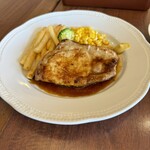 ロイヤルホスト - ポークロースステーキ定食 メニューの写真は肉2枚        実際は1枚 180グラム？