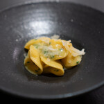 COCCHI - セモリナ粉 卵 イエロートマト バジル ペコリーノチーズ