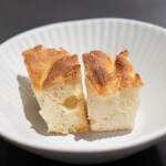 COCCHI - 自家製フォカッチャ