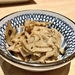 すし酒場 魚あるき - 「お通し（税込￥400）」今回は蓮根のキンピラ…