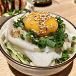 すし酒場 魚あるき - 「えんがわのユッケ（税込￥770）」