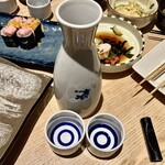 すし酒場 魚あるき - 日本酒はお猪口でみんなとシェア…