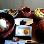 花なり亭 - ローストビーフ丼