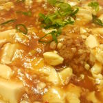 新華苑 - ツルンとした絹ごし豆腐とひき肉にたっぷりの餡が絡んでます。