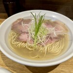 NIBOSHI MANIA - 淡麗鮟鱇出汁と貝三種の潮煮干蕎麦 1100円