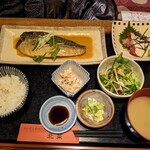 Izakaya Hokusai - サバの味噌煮と海鮮山かけ　980円