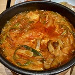 韓国料理 カンガンスルレ東館 - 石焼き鍋で熱々旨辛のユッケジャン
