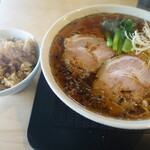 Shokudou Nikkorogashi - 醬油ラーメンと炊き込みご飯