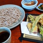 四代手打 源蔵そば - もりそば　900円　野菜（山菜）天ぷら　500円