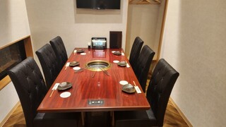 Yakiniku Senri Fujishirodai Ushino Zen - 特別室２　テーブル席　6席（車いす対応）※TV付