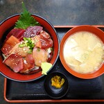 KANSEI - マグロとブリの漬丼＆豚汁