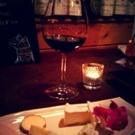 Wain No Tamatebako - 赤ワインとチーズ盛。