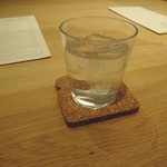 セントル ザ・ベーカリー - テイクアウト用のサンドイッチを待つ間に出してくれたお水。