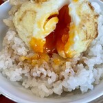 Tempura Meshi Ten Nosuke - 天之助定食@1,000円  温泉卵をご飯に乗っけて卓上の丼タレをちょいと掛け回してフィニッシュ！柴漬けでリフレッシュ！あぁ〜、本日も仕上がりました♪