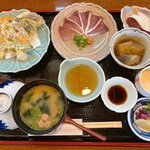 どさんこ - この定食セットが¥1,100。
これにお好きな釜飯をつけます。牡蠣釜飯は¥1,650。