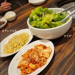 焼肉みつ星 - サラダ・もやしナムル・キムチ