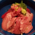 Maguro Semmon Kashiwa Suisan - まぐろ三昧丼。