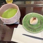鎌倉茶房 茶凛 - 柿の形の和菓子