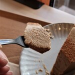 カフェ モクシャチャイ - マサラチャイのチーズケーキ　ズーム