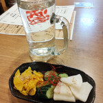 Akabane Sakenomikurabu Shuaba - セットの焼酎湯割りとつけもんGO498円