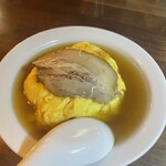 ラーメン若松 - 久し振りに頼んだ天津飯。こんなのやっけー(笑)美味しい焼豚がデーン！優しいお味の餡も美味♪