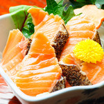 太助 - 『うまトロサーモン造り』などメニュー以外の料理もお楽しみ