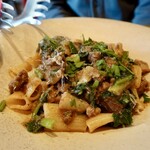 MONK - 猪とカブの赤ワイン煮込みソースのリガトーニ