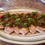 MONK - 仔牛の冷製タン パセリと赤玉ネギののサルサ