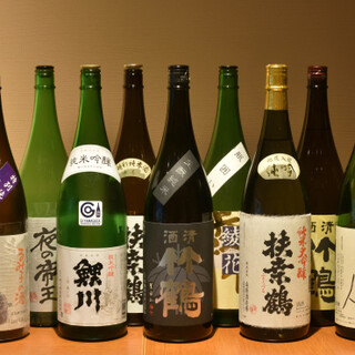 生産者から直接仕入れた、純米酒と本格焼酎を取り揃え◎