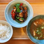 しまかぜ食堂 - 鶏の黒酢あんかけ定食