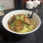 上海楼 刀削麺館 - 豚バラ刀削麺（900円）