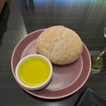 BAR PLUS - パンと自家製オリーブオイル