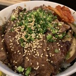 焼肉とワイン 八孝 - 和牛カルビ丼