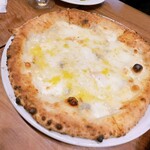 Pizzeria Yuiciro＆A - クアトロフォルマッジ