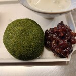 いっせん - 沢渡茶の大福　北海道産大豆の粒あん添え