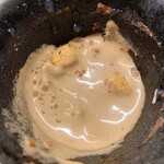 いっせん - いちごのパフェ　キャラメルクッキーの下は紅ほうじ茶アイス　アイスの中にも色々な工夫が