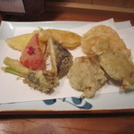 手打そば 菊谷 - 「天ぷら盛合せ」：牡蠣・小海老・野菜各種