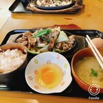 ドライブイン かかし - さっきのは友達のお膳、こっちは自分のお膳w