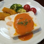 キッチン ブルー グローブ - 白身魚と鮭のテリーヌのアップ