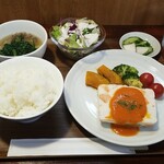 キッチン ブルー グローブ - 白身魚と鮭のテリーヌ　オマールビスクソース