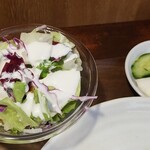 キッチン ブルー グローブ - サラダ、お新香のアップ