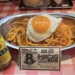 スパゲティーのパンチョ - ナポリタン良く焼きに目玉焼き、レモスコを加えて