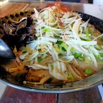 麺屋 燦鶴 - シャキシャキで鮮やかなの野菜がたっぷり