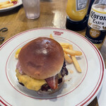 アメリカンハウス クイーンズスクエア店 - 